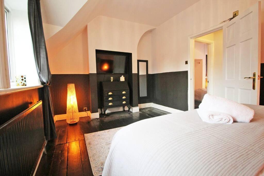 In The Heart Of Chester, Historical & Stylish Экстерьер фото