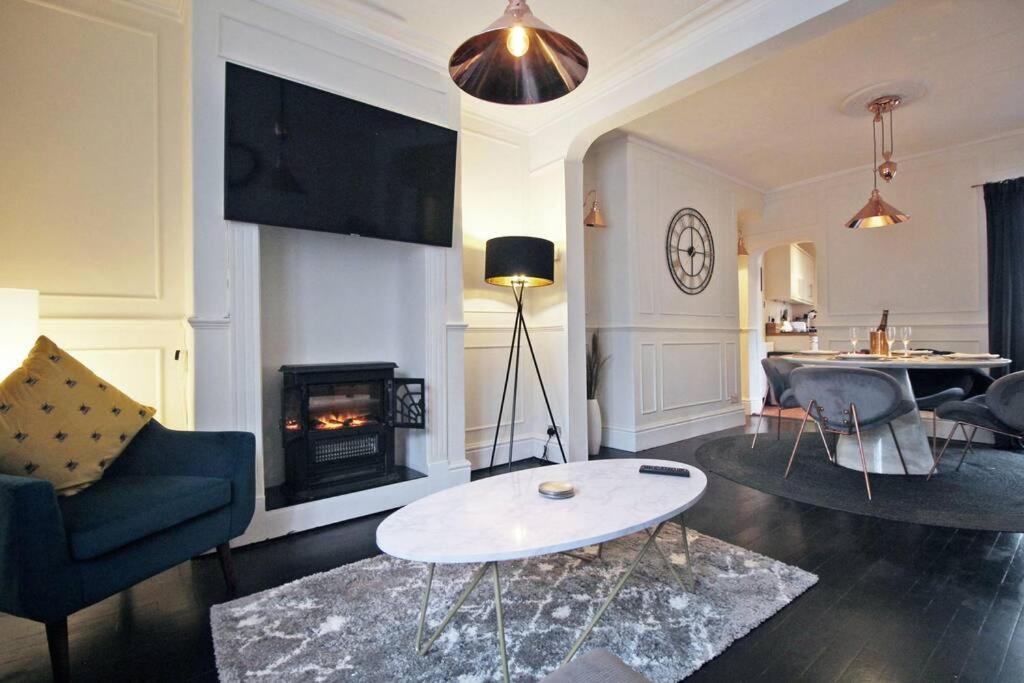 In The Heart Of Chester, Historical & Stylish Экстерьер фото