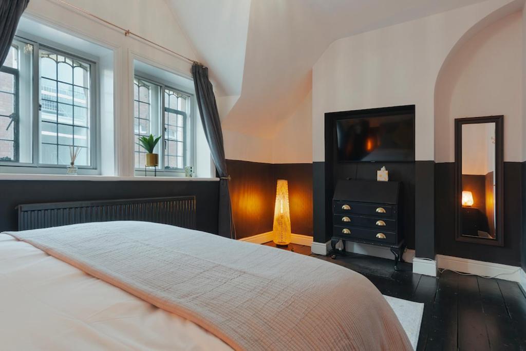 In The Heart Of Chester, Historical & Stylish Экстерьер фото